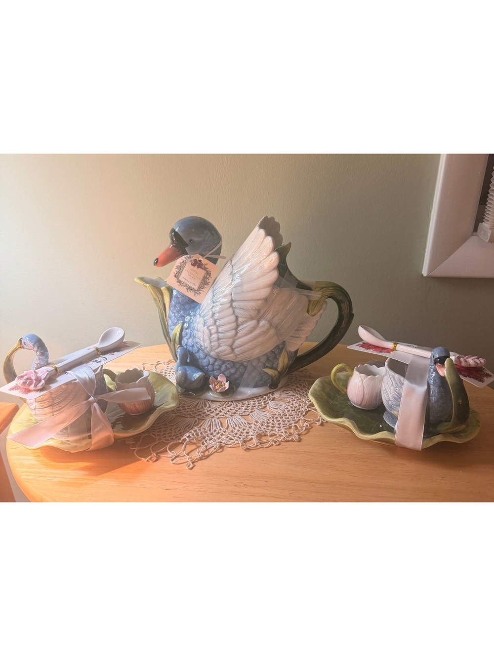 Ridgefield Home Swan Tea Set with Teapot, Cups, and Saucers